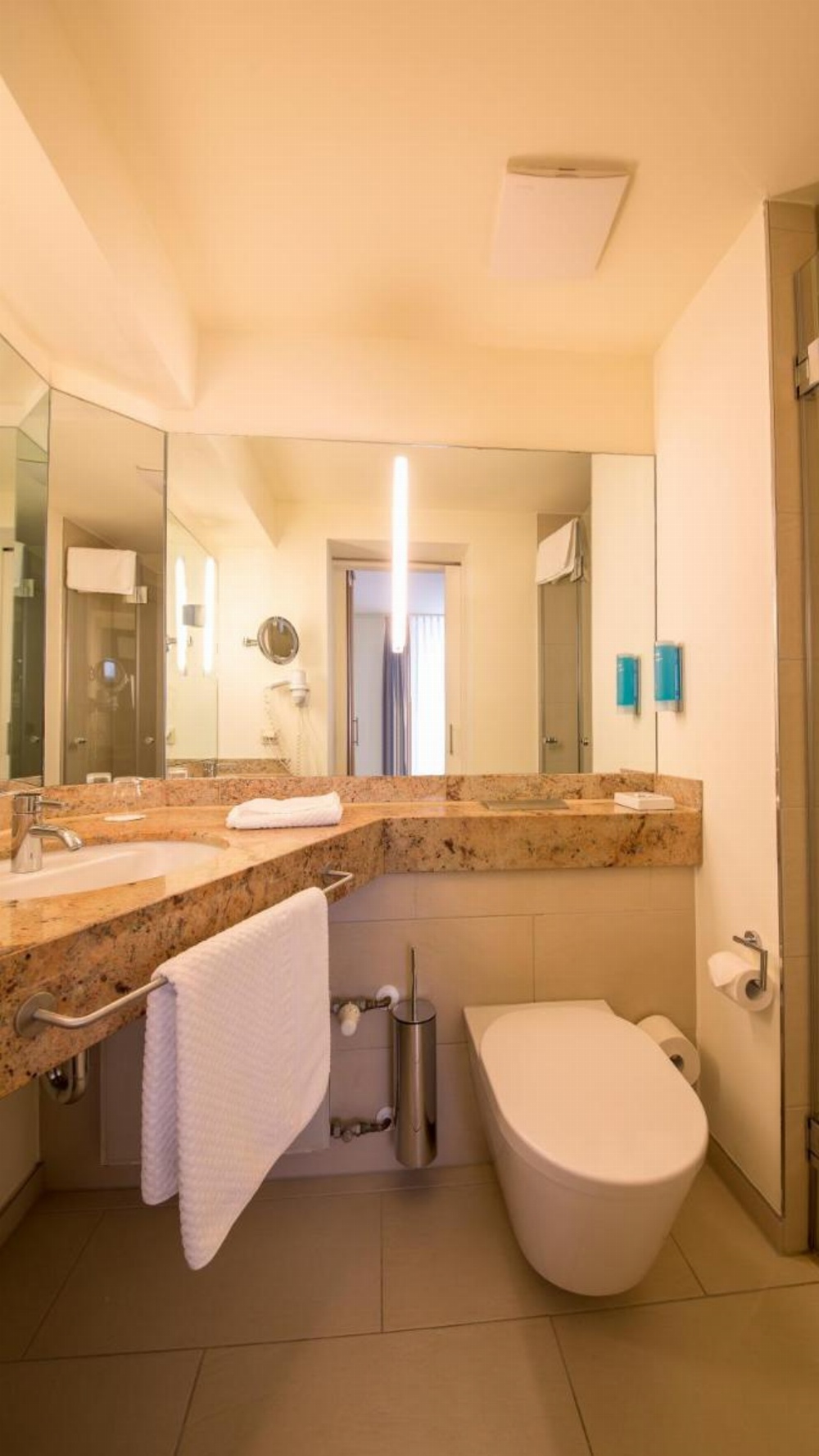 Room image 4