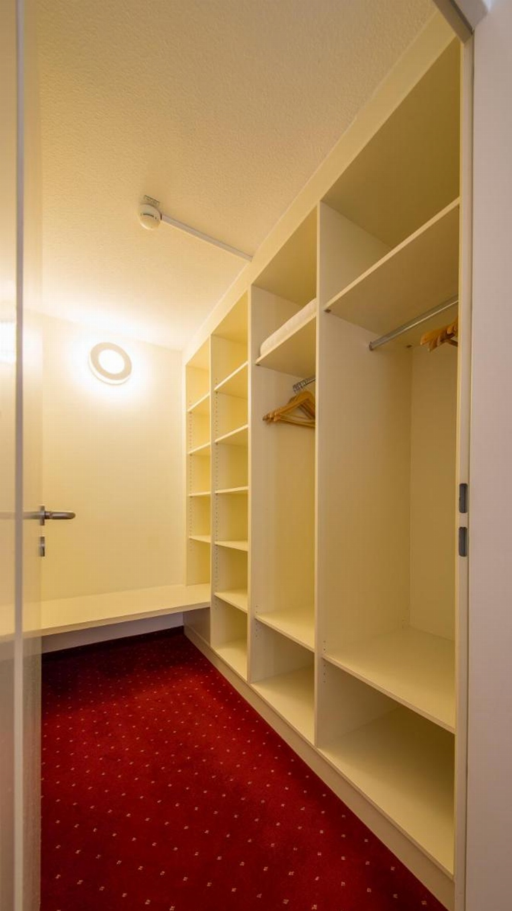 Room image 3